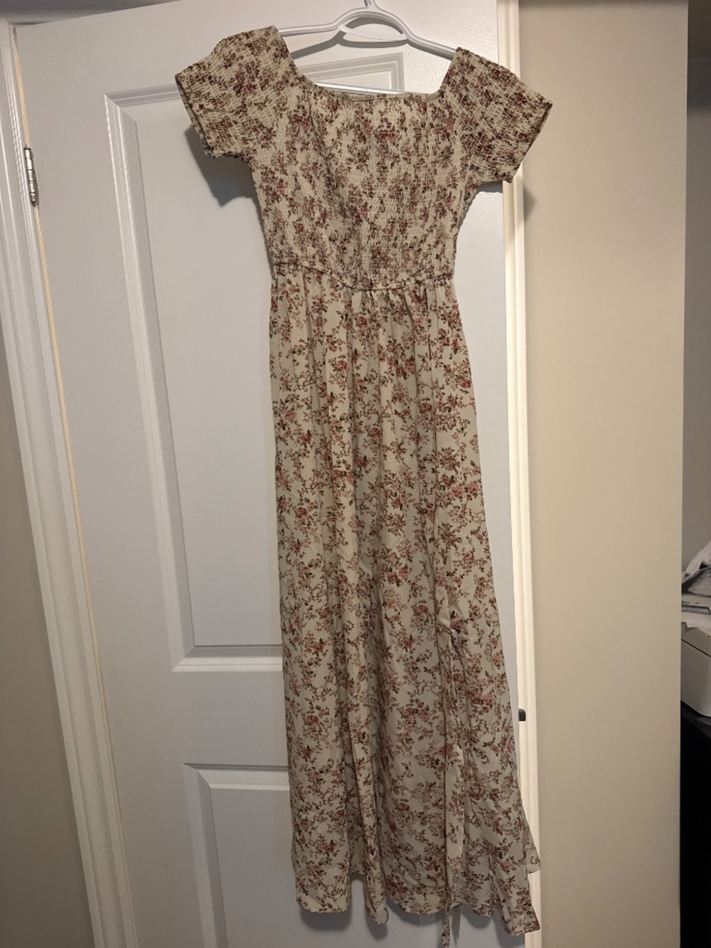NWT Off-Shoulder Floral Maxi Dress in Cream - Picture 4 of 4